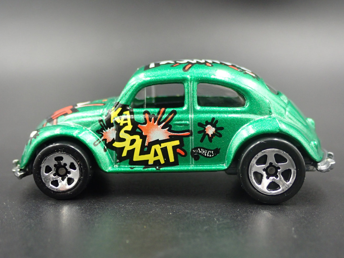 1960-1967 VW VOLKSWAGEN CLASSIC BEETLE BUG 1:64 SCALE DIORAMA DIECAST MODEL CAR