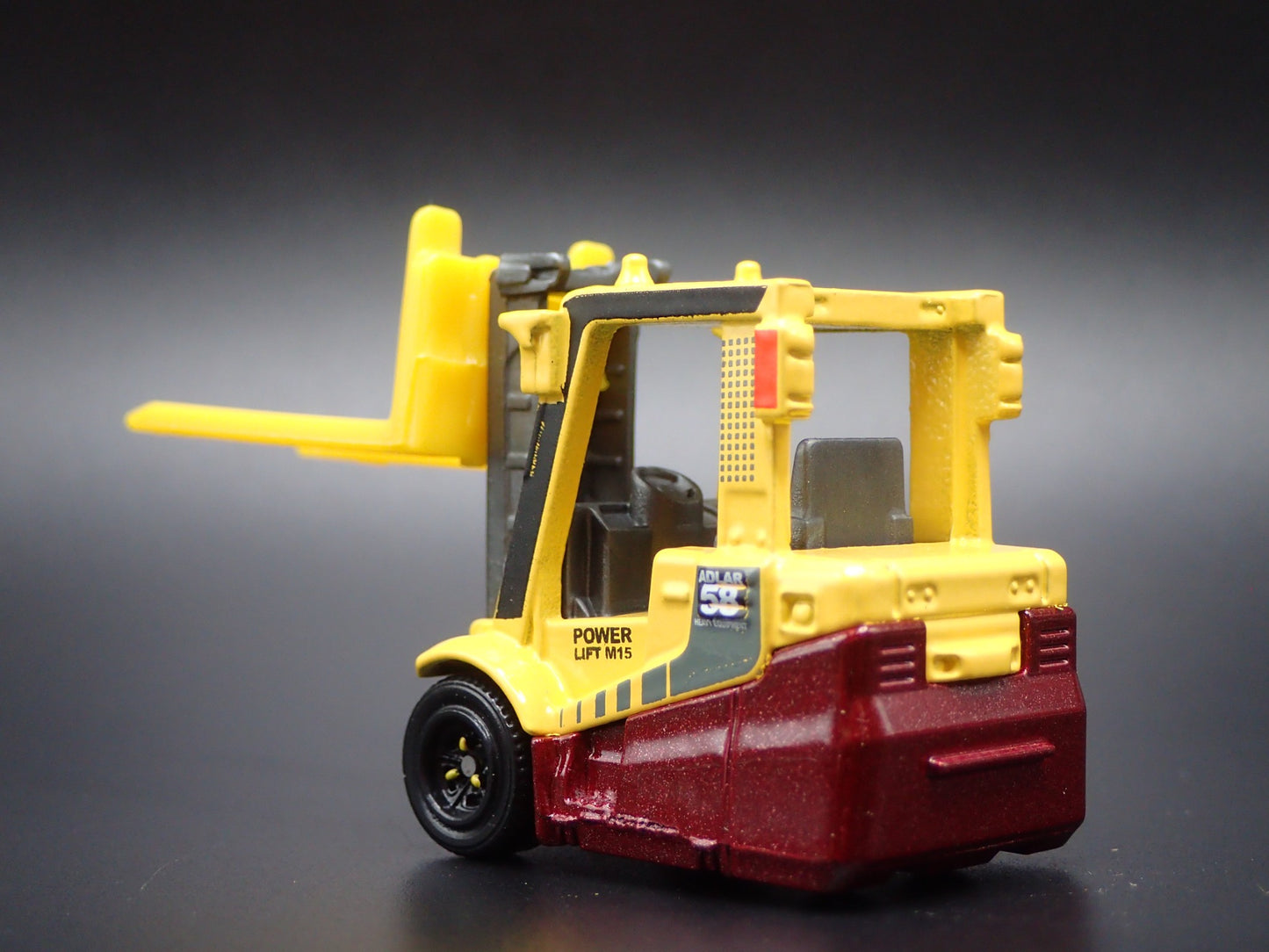 CONSTRUCTION FORKLIFT YELLOW 1:64 MB SCALE COLLECTIBLE DIORAMA DIECAST MODEL CAR