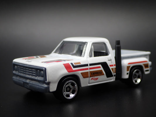 1978 78 DODGE WARLOCK PICKUP TRUCK WHITE 1/64 SCALE DIORAMA DIECAST MODEL CAR