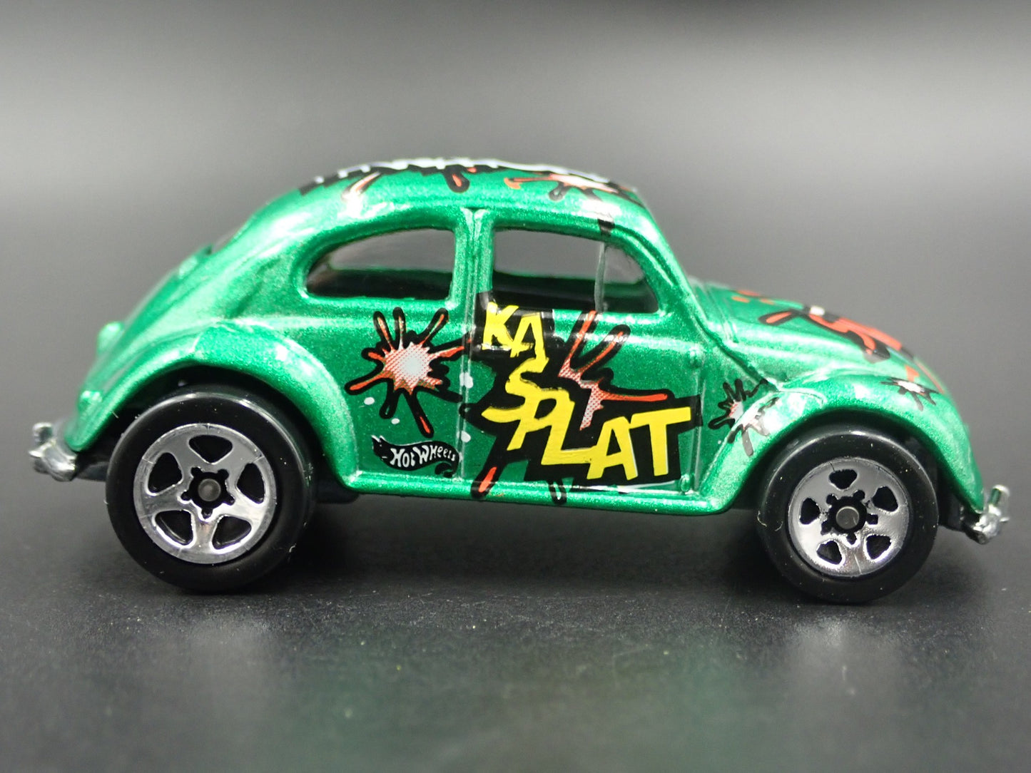 1960-1967 VW VOLKSWAGEN CLASSIC BEETLE BUG 1:64 SCALE DIORAMA DIECAST MODEL CAR