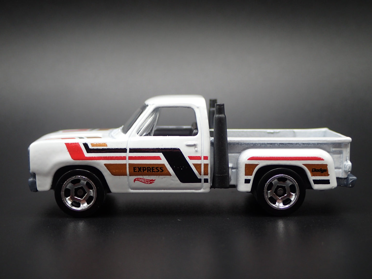 1978 78 DODGE WARLOCK PICKUP TRUCK WHITE 1/64 SCALE DIORAMA DIECAST MODEL CAR