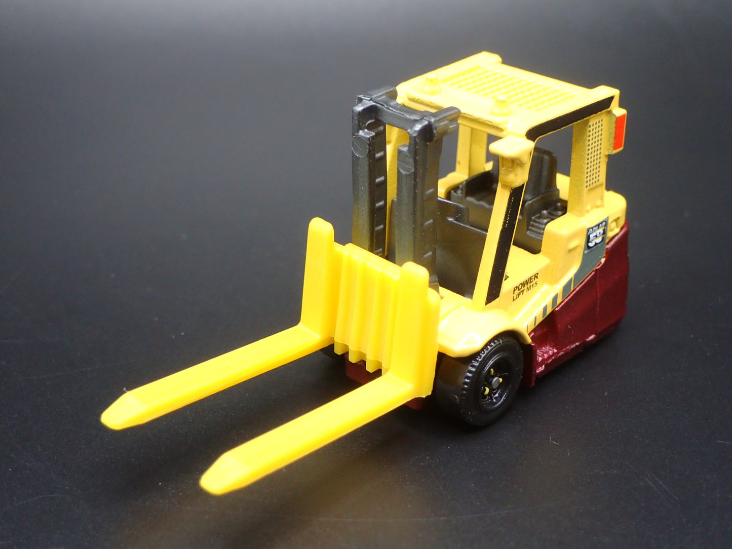 CONSTRUCTION FORKLIFT YELLOW 1:64 MB SCALE COLLECTIBLE DIORAMA DIECAST MODEL CAR
