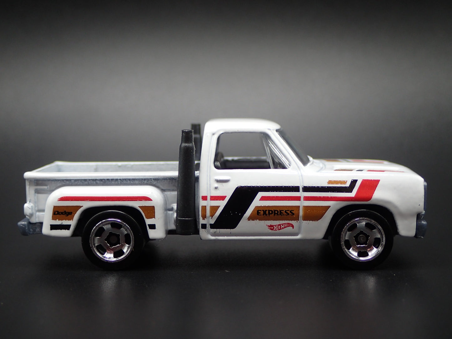 1978 78 DODGE WARLOCK PICKUP TRUCK WHITE 1/64 SCALE DIORAMA DIECAST MODEL CAR