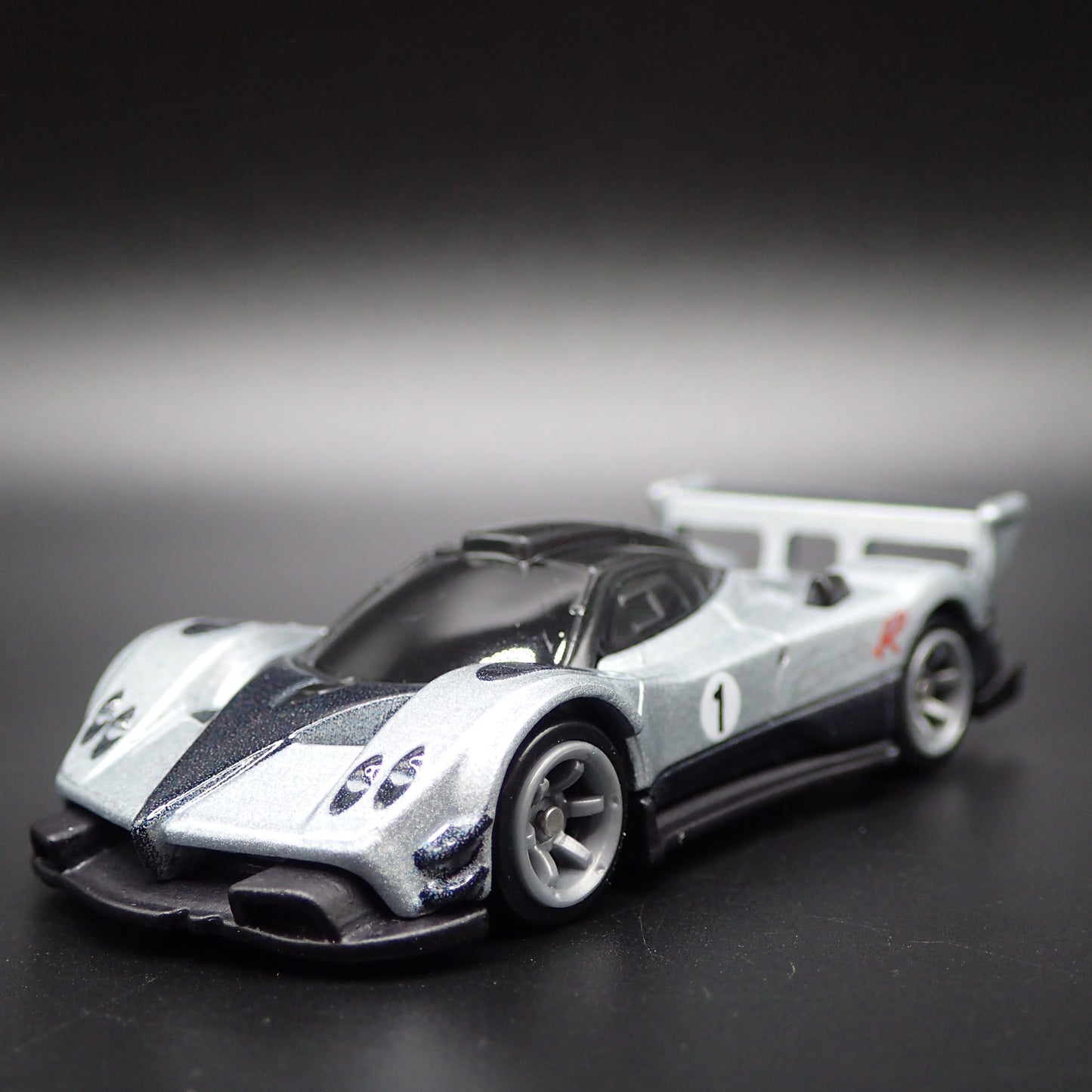 2009-2011 PAGANI ZONDA R SUPERCAR SILVER 1:64 SCALE DIORAMA DIECAST MODEL CAR