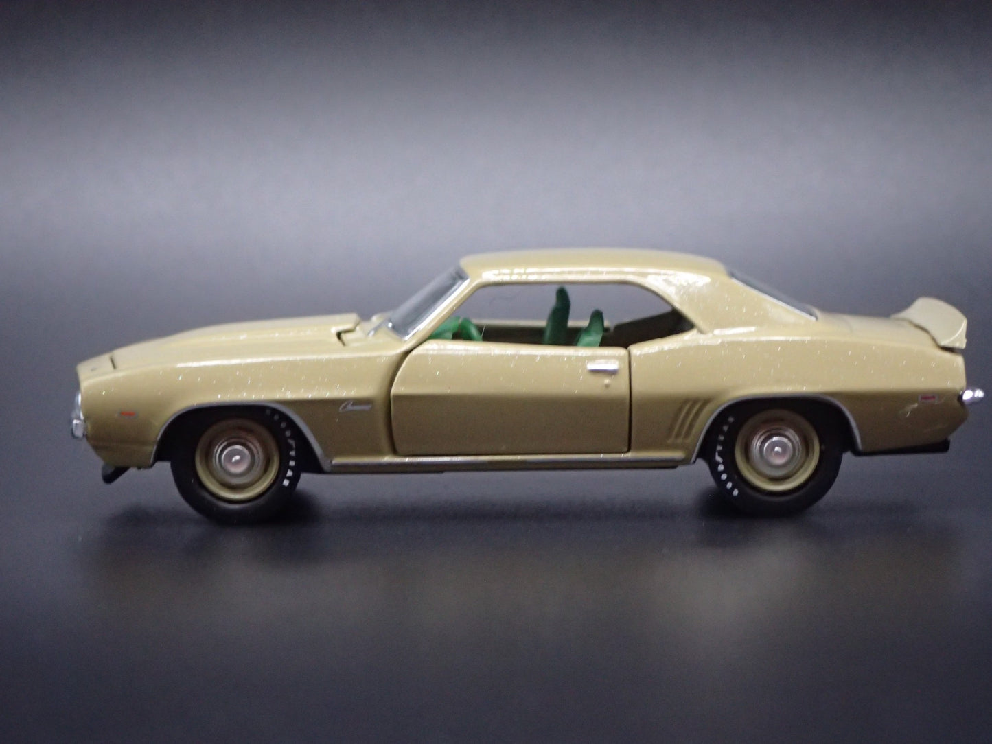 1969 69 CHEVY CHEVROLET CAMARO COPO 427 1:64 SCALE DIORAMA DIECAST MODEL CAR