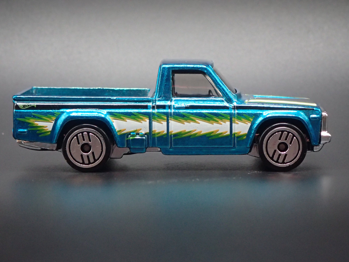 1974-1977 MAZDA REPU PICKUP TRUCK JDM BLUE 1:64 SCALE DIORAMA DIECAST MODEL CAR