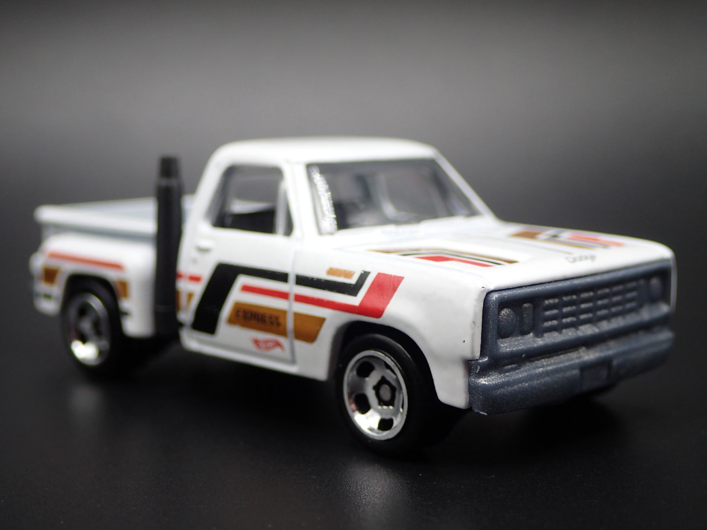 1978 78 DODGE WARLOCK PICKUP TRUCK WHITE 1/64 SCALE DIORAMA DIECAST MODEL CAR