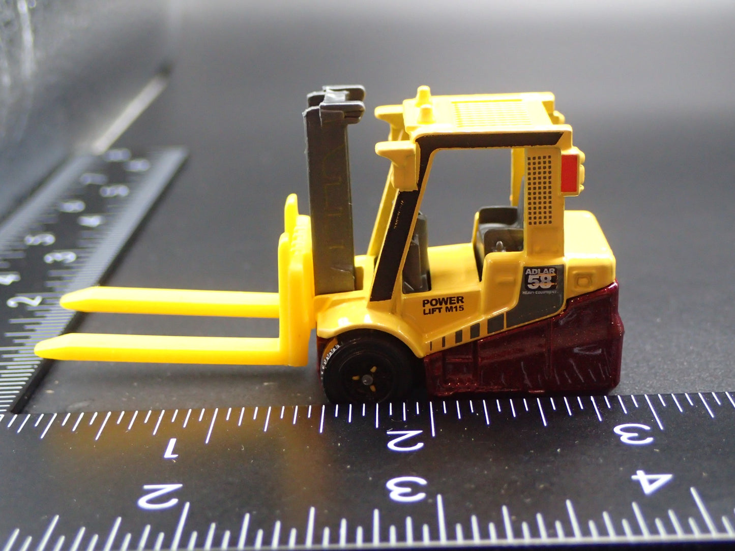 CONSTRUCTION FORKLIFT YELLOW 1:64 MB SCALE COLLECTIBLE DIORAMA DIECAST MODEL CAR