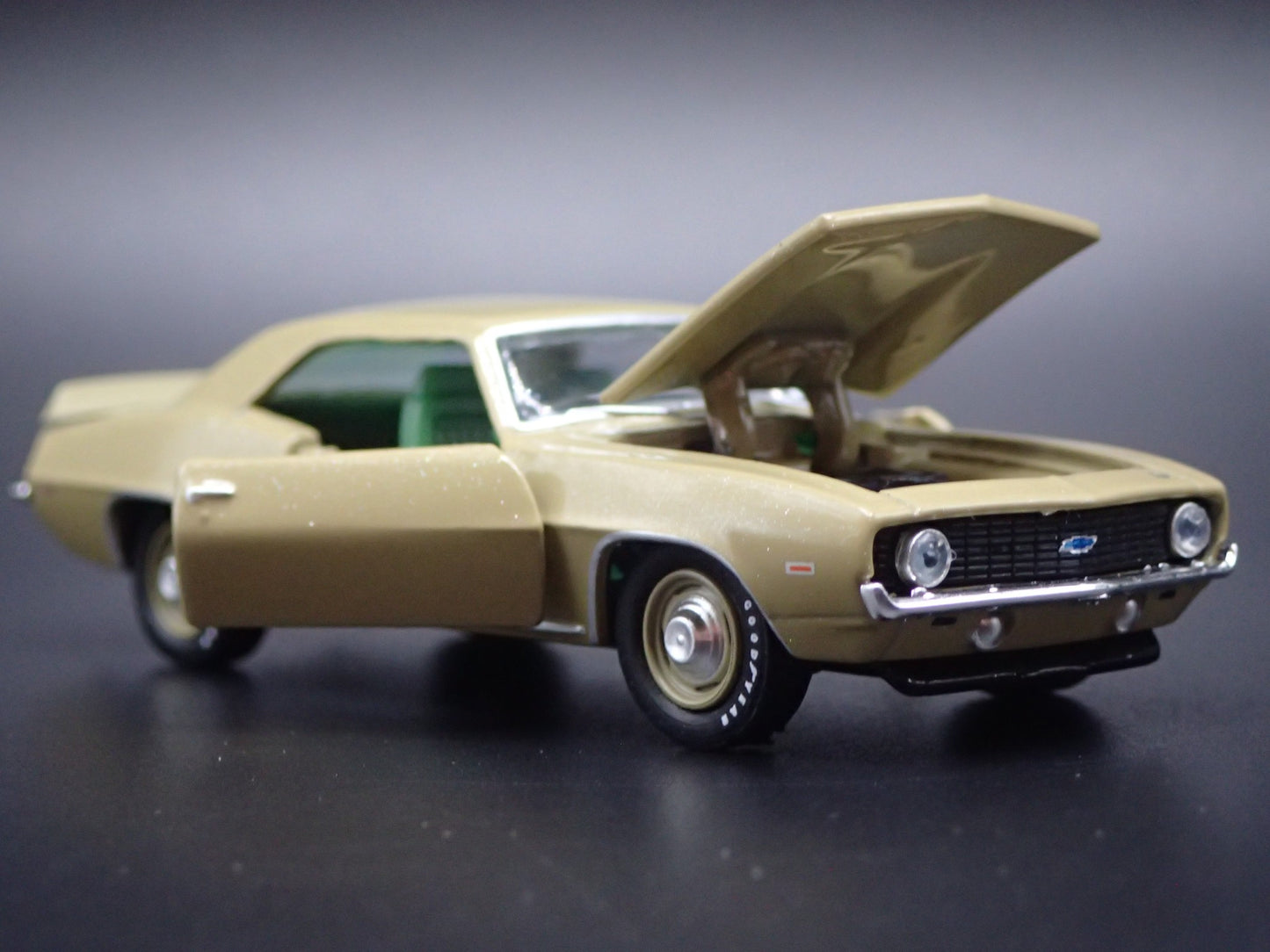 1969 69 CHEVY CHEVROLET CAMARO COPO 427 1:64 SCALE DIORAMA DIECAST MODEL CAR