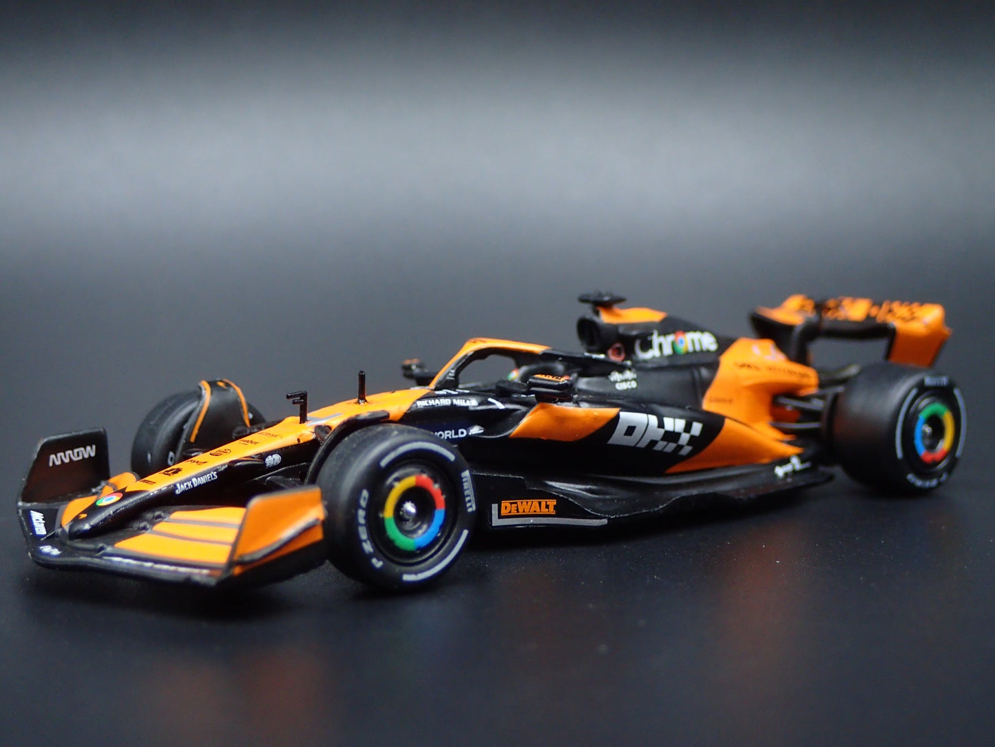 MCLAREN MCL60 2024 LIVERY SHOW CAR F1 1:64 SCALE COLLECTIBLE DIECAST MODEL CAR