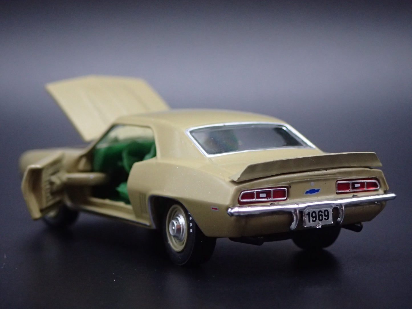 1969 69 CHEVY CHEVROLET CAMARO COPO 427 1:64 SCALE DIORAMA DIECAST MODEL CAR