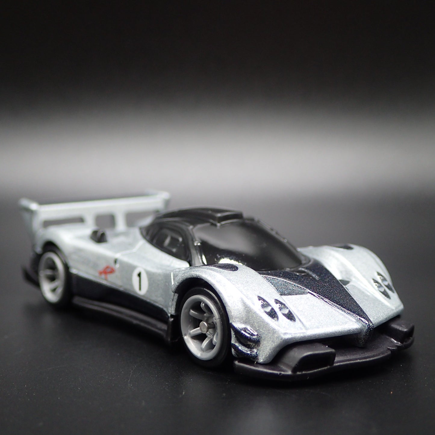 2009-2011 PAGANI ZONDA R SUPERCAR SILVER 1:64 SCALE DIORAMA DIECAST MODEL CAR