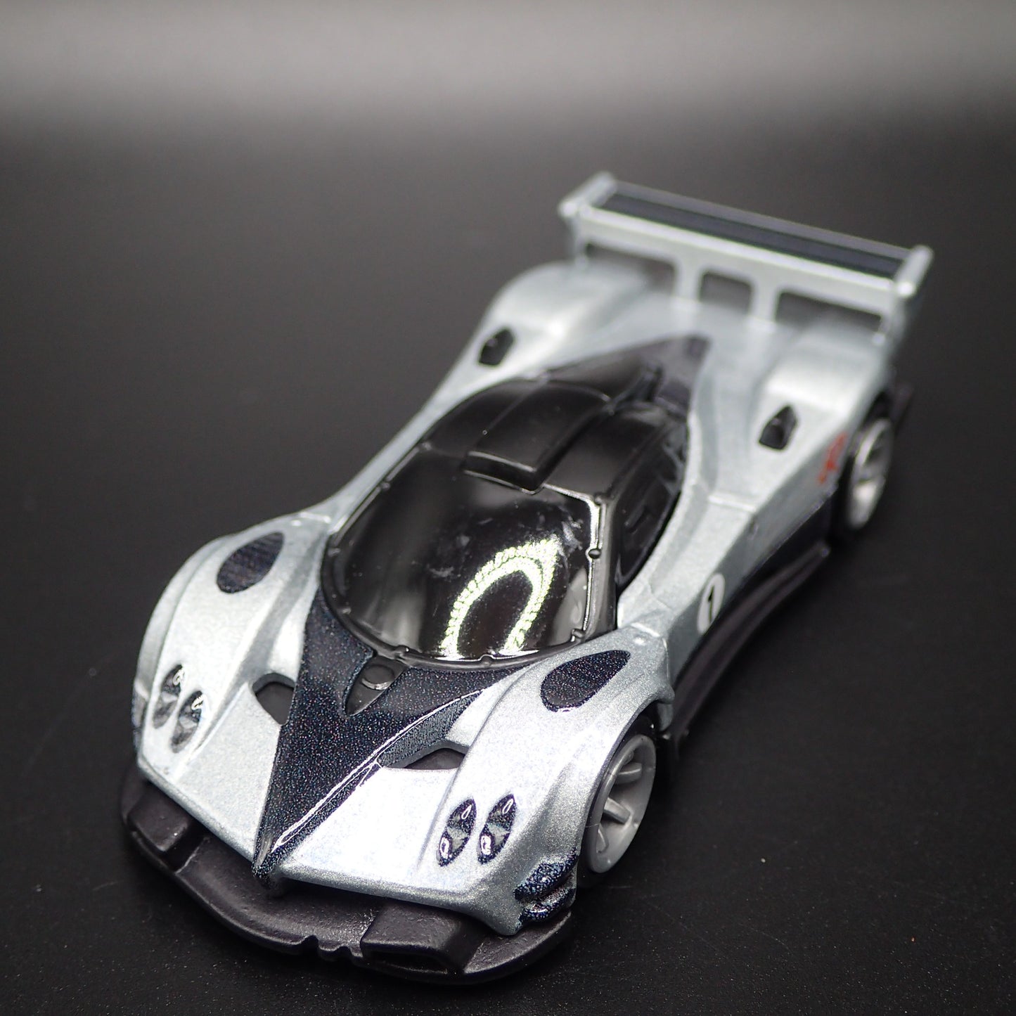 2009-2011 PAGANI ZONDA R SUPERCAR SILVER 1:64 SCALE DIORAMA DIECAST MODEL CAR