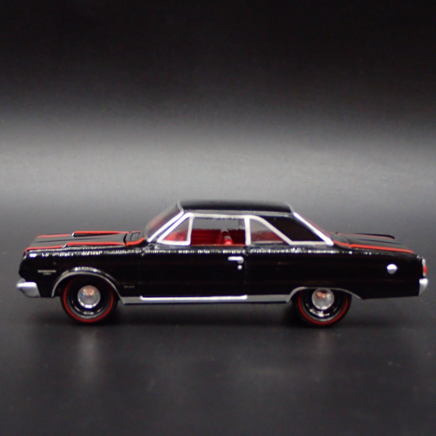 1967 67 PLYMOUTH GTX MUSCLE CAR 1/64 SCALE COLLECTIBLE DIORAMA DIECAST MODEL CAR