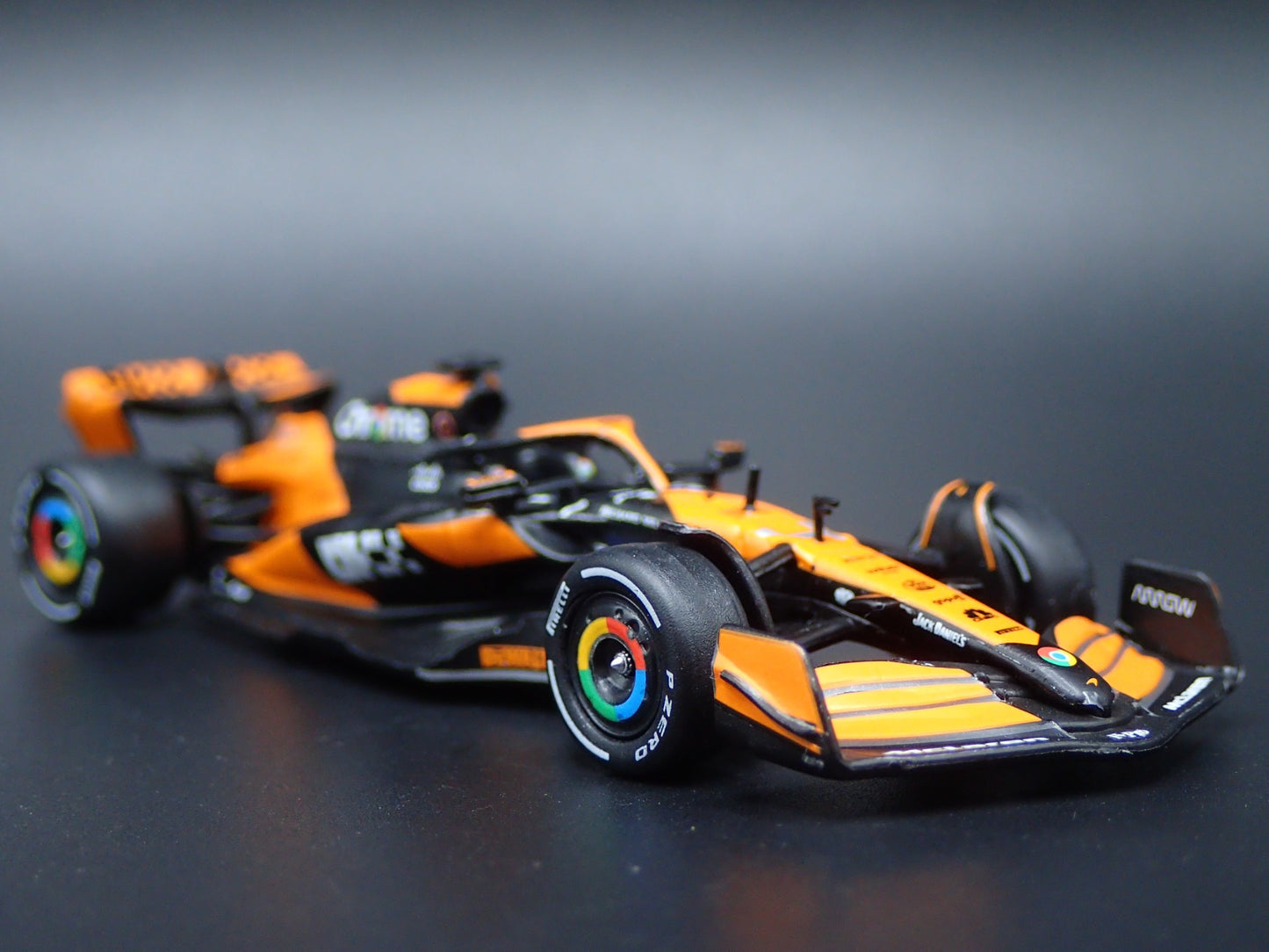 MCLAREN MCL60 2024 LIVERY SHOW CAR F1 1:64 SCALE COLLECTIBLE DIECAST MODEL CAR