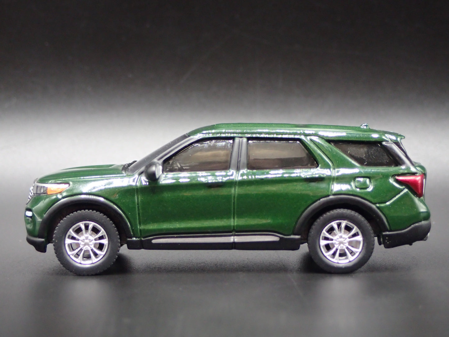 2020-2024 FORD EXPLORER LIMITED SUV RARE 1:64 SCALE DIORAMA DIECAST MODEL CAR