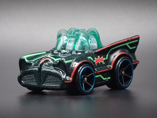1966 66 BATMAN BATMOBILE ADAM WEST TV 1/64 SCALE COLLECTIBLE DIECAST MODEL CAR