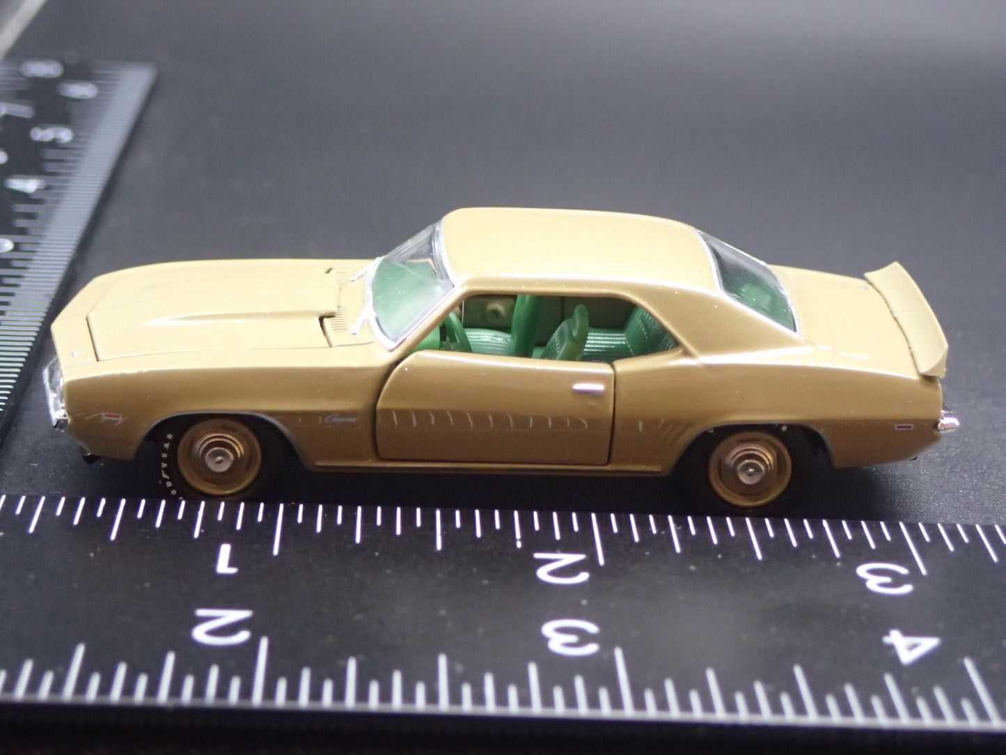 1969 69 CHEVY CHEVROLET CAMARO COPO 427 1:64 SCALE DIORAMA DIECAST MODEL CAR