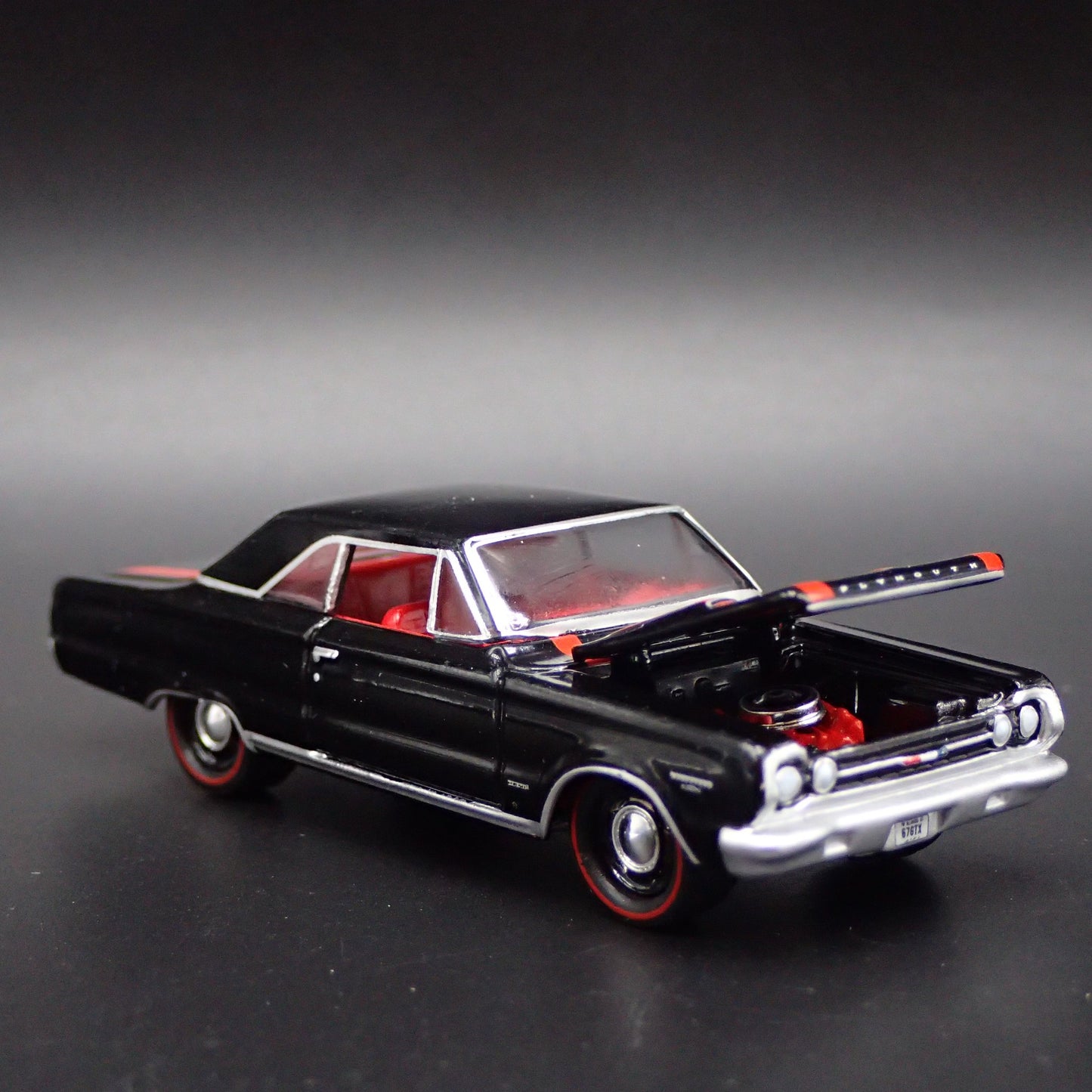 1967 67 PLYMOUTH GTX MUSCLE CAR 1/64 SCALE COLLECTIBLE DIORAMA DIECAST MODEL CAR