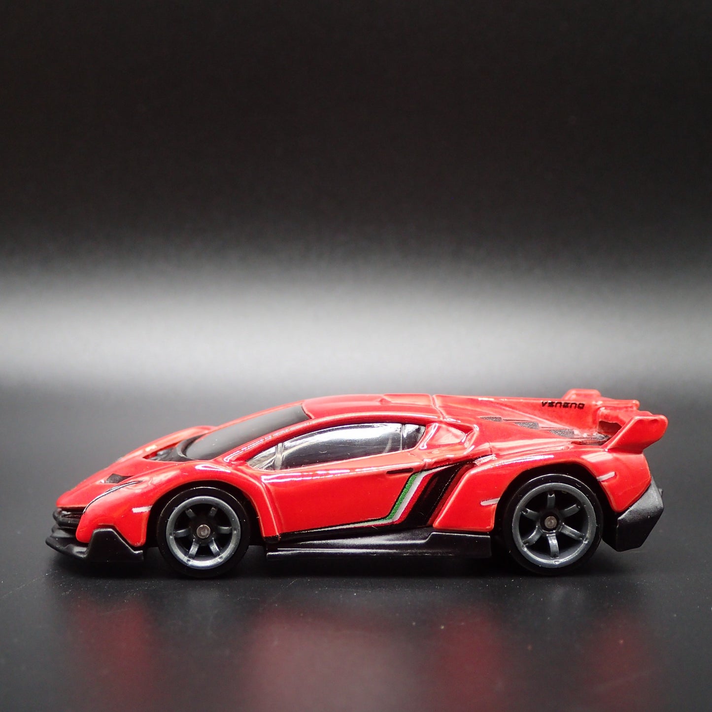 2013-2014 LAMBORGHINI VENENO SUPER CAR 1:64 SCALE COLLECTIBLE DIECAST MODEL CAR