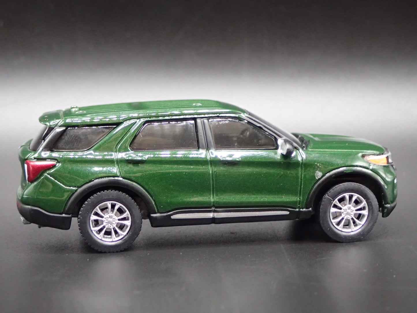 2020-2024 FORD EXPLORER LIMITED SUV RARE 1:64 SCALE DIORAMA DIECAST MODEL CAR