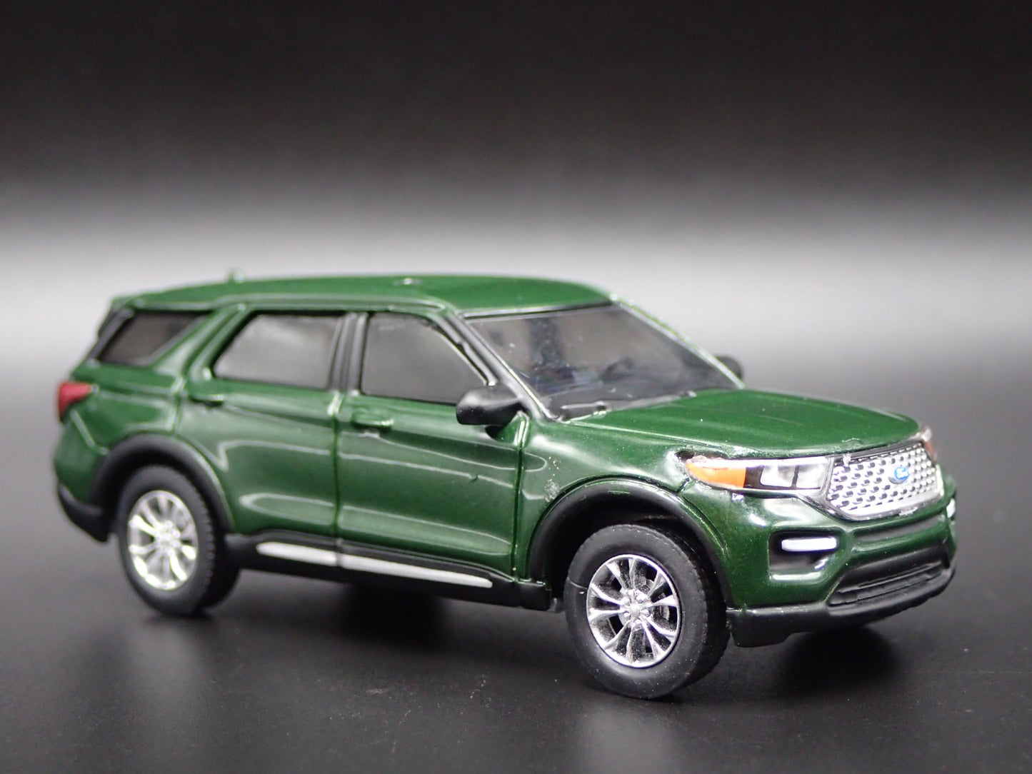 2020-2024 FORD EXPLORER LIMITED SUV RARE 1:64 SCALE DIORAMA DIECAST MODEL CAR