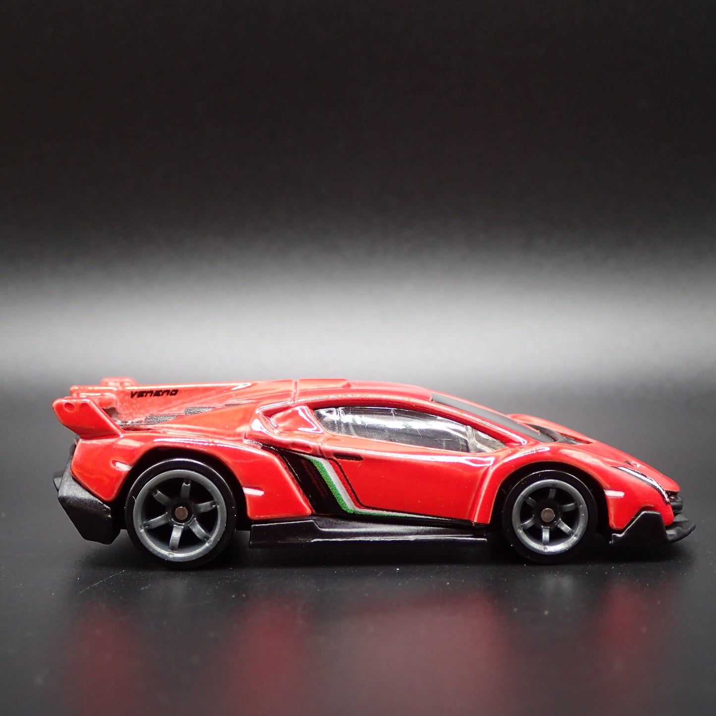 2013-2014 LAMBORGHINI VENENO SUPER CAR 1:64 SCALE COLLECTIBLE DIECAST MODEL CAR