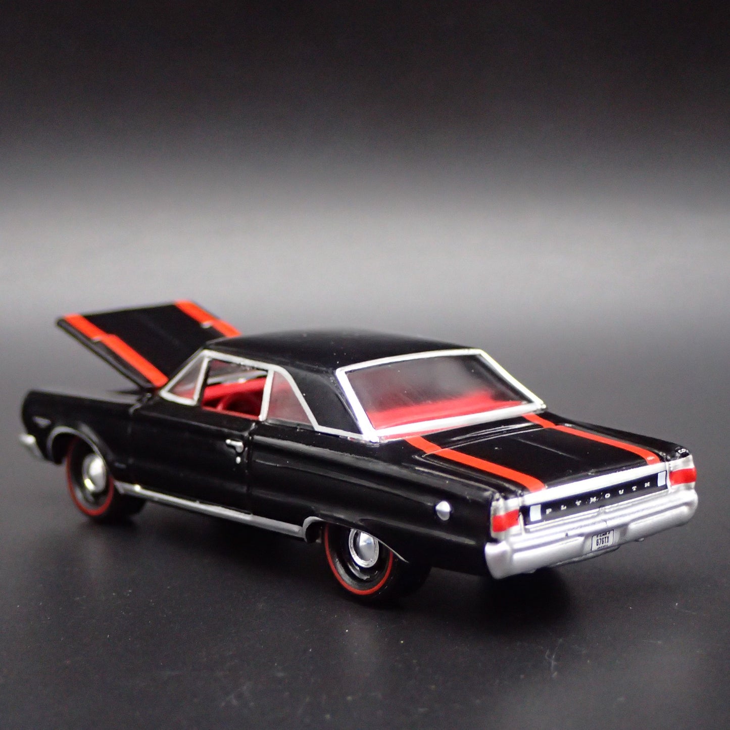 1967 67 PLYMOUTH GTX MUSCLE CAR 1/64 SCALE COLLECTIBLE DIORAMA DIECAST MODEL CAR