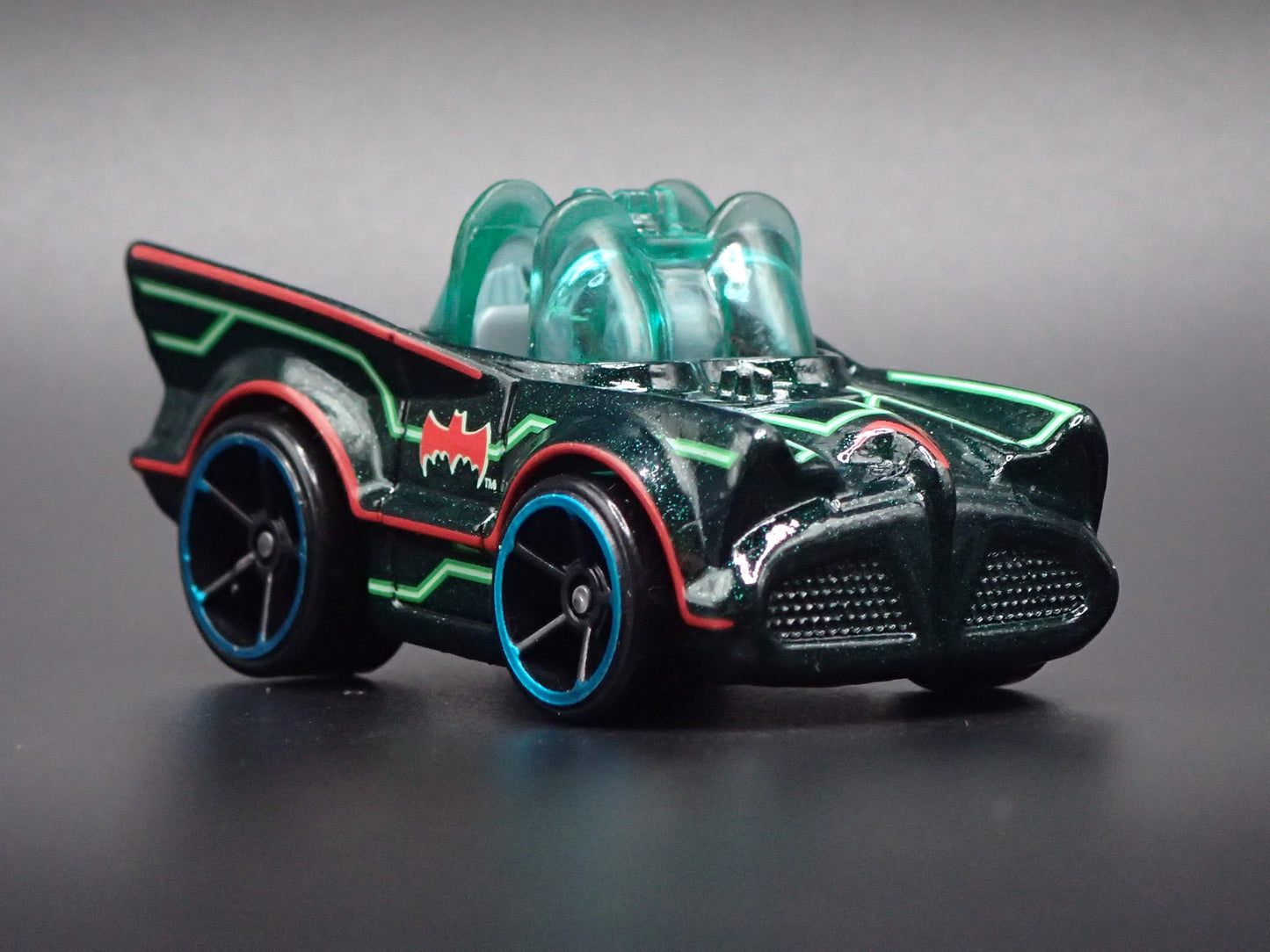 1966 66 BATMAN BATMOBILE ADAM WEST TV 1/64 SCALE COLLECTIBLE DIECAST MODEL CAR