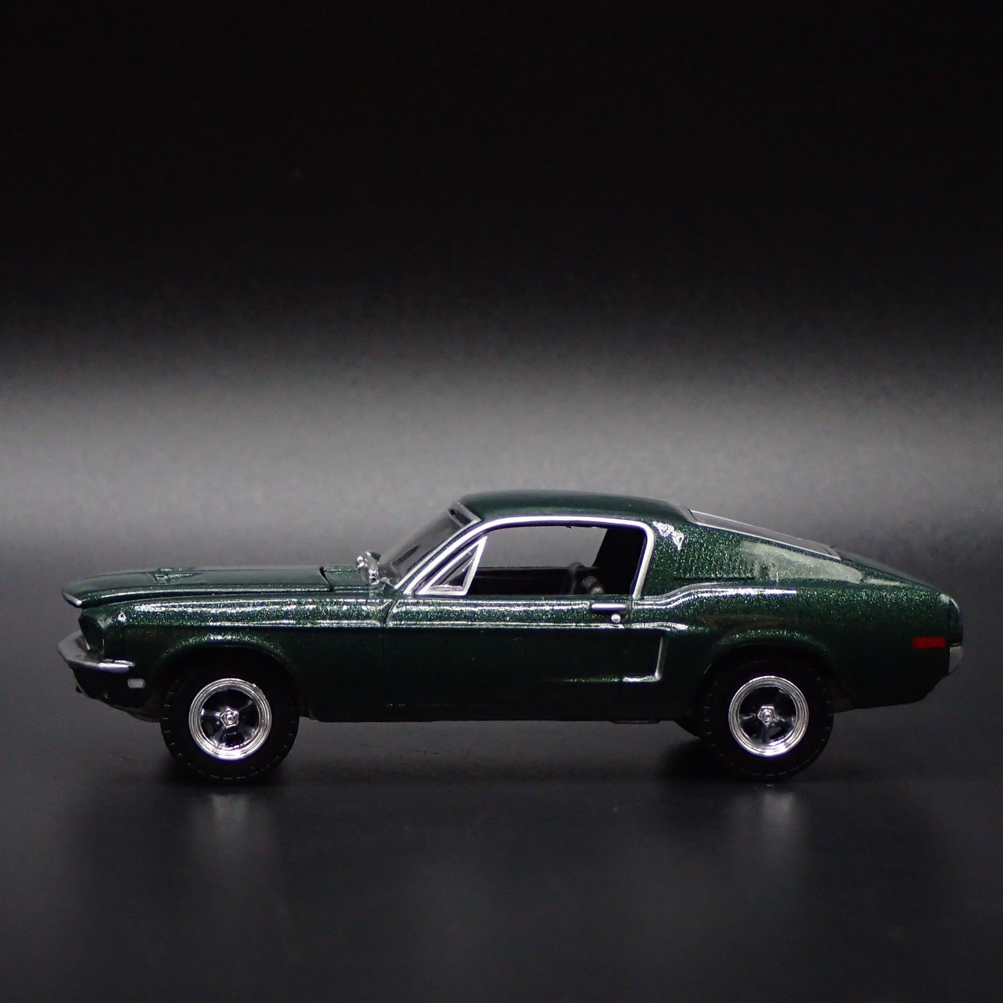 1968 68 FORD MUSTANG GT MCQUEEN BULLITT 1/64 SCALE COLLECTIBLE DIECAST MODEL CAR