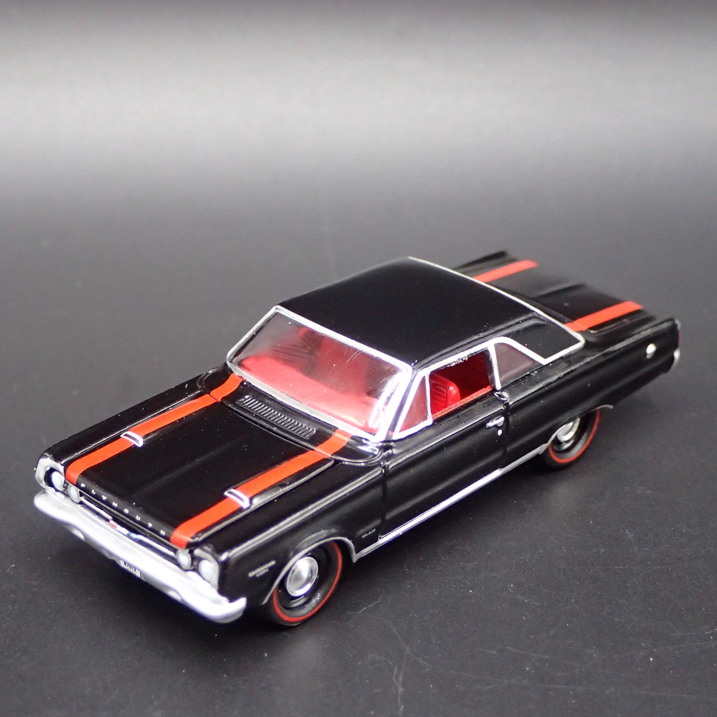 1967 67 PLYMOUTH GTX MUSCLE CAR 1/64 SCALE COLLECTIBLE DIORAMA DIECAST MODEL CAR