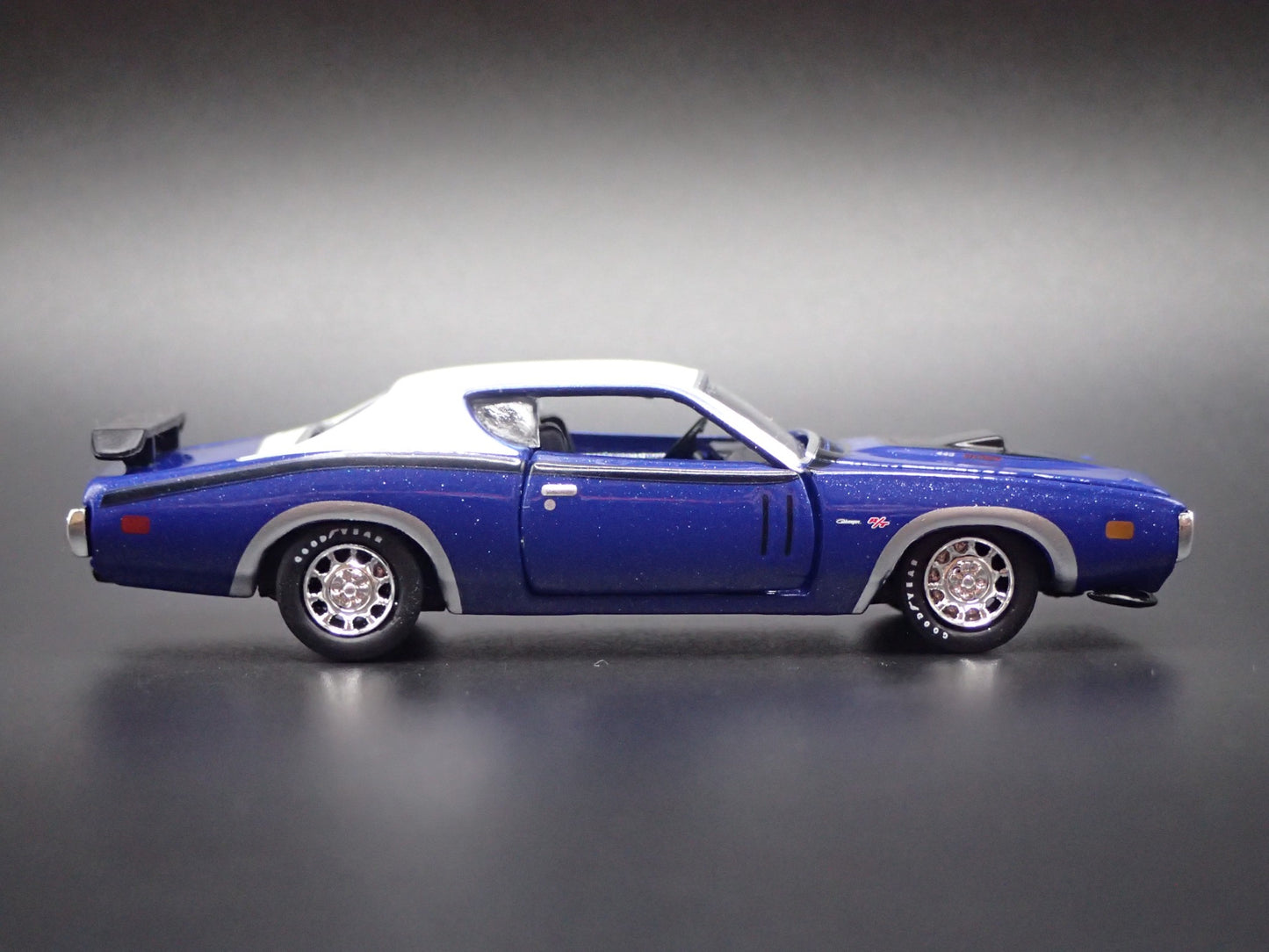 1971 71 DODGE CHARGER RT 440 6 PACK 1:64 SCALE COLLECTIBLE DIECAST MODEL CAR