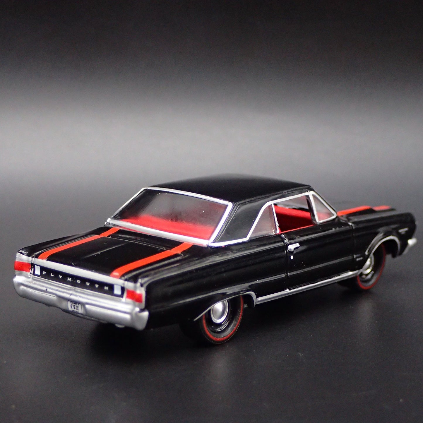 1967 67 PLYMOUTH GTX MUSCLE CAR 1/64 SCALE COLLECTIBLE DIORAMA DIECAST MODEL CAR