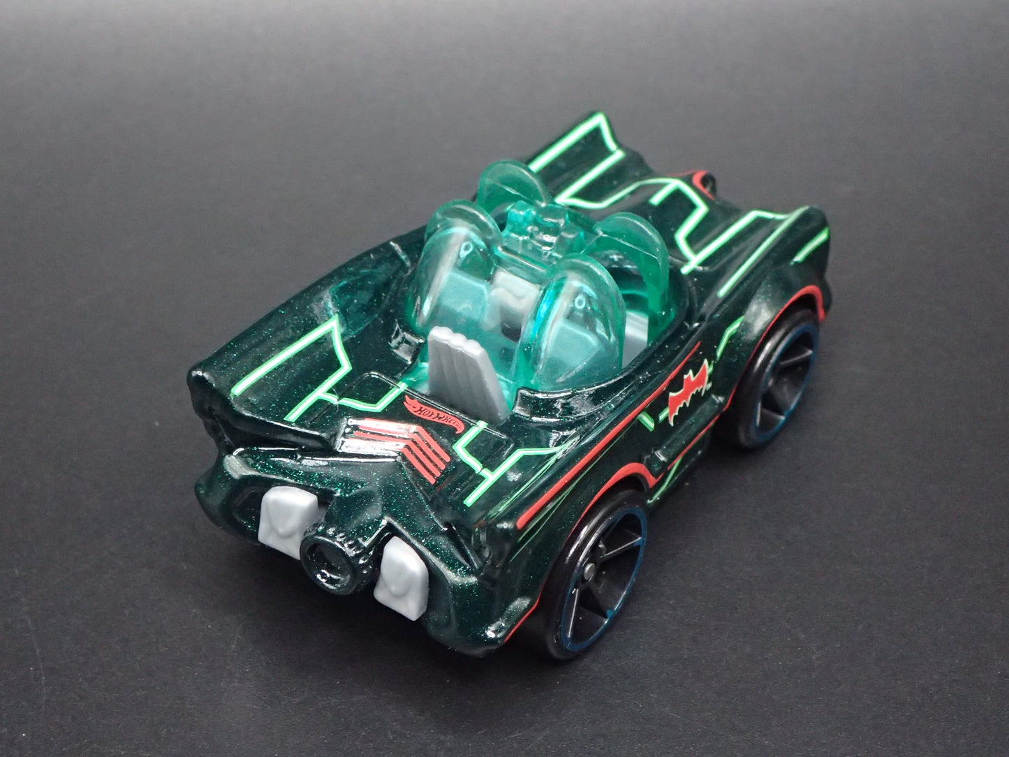 1966 66 BATMAN BATMOBILE ADAM WEST TV 1/64 SCALE COLLECTIBLE DIECAST MODEL CAR