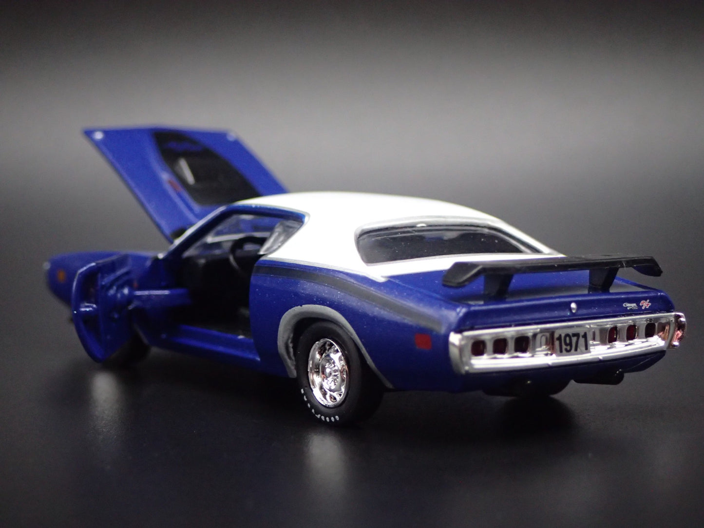1971 71 DODGE CHARGER RT 440 6 PACK 1:64 SCALE COLLECTIBLE DIECAST MODEL CAR