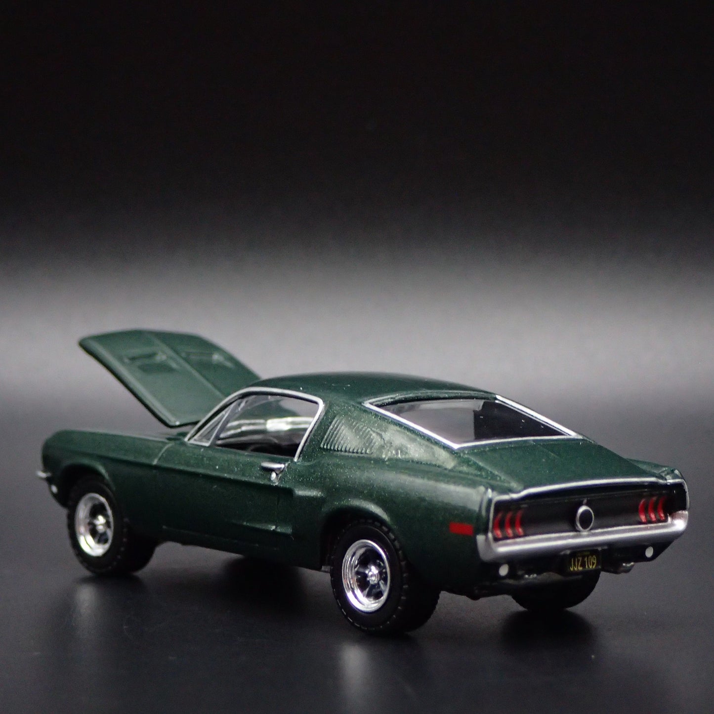 1968 68 FORD MUSTANG GT MCQUEEN BULLITT 1/64 SCALE COLLECTIBLE DIECAST MODEL CAR