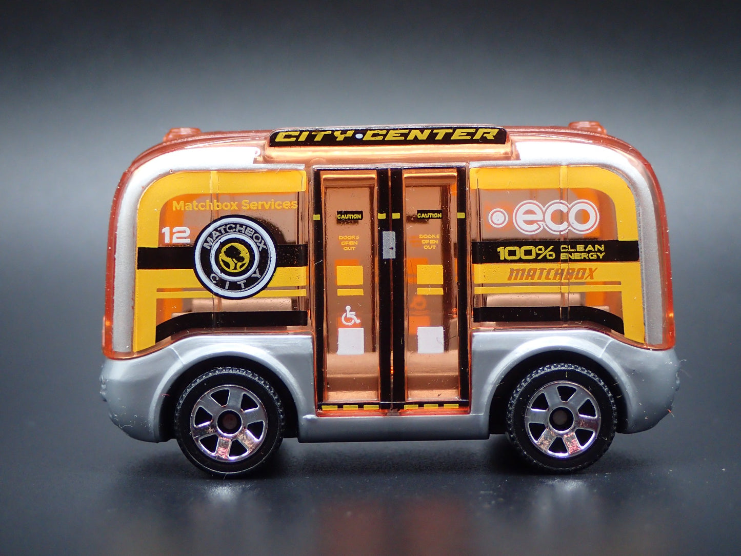 SELF DRIVING BUS CITY CENTER 1:64 MB SCALE COLLECTIBLE DIORAMA DIECAST MODEL CAR