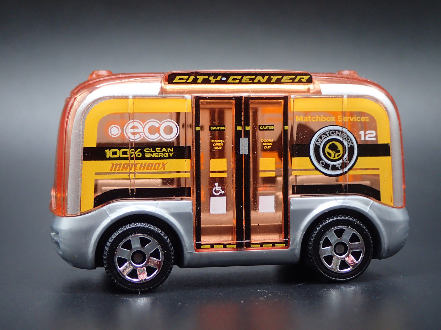 SELF DRIVING BUS CITY CENTER 1:64 MB SCALE COLLECTIBLE DIORAMA DIECAST MODEL CAR