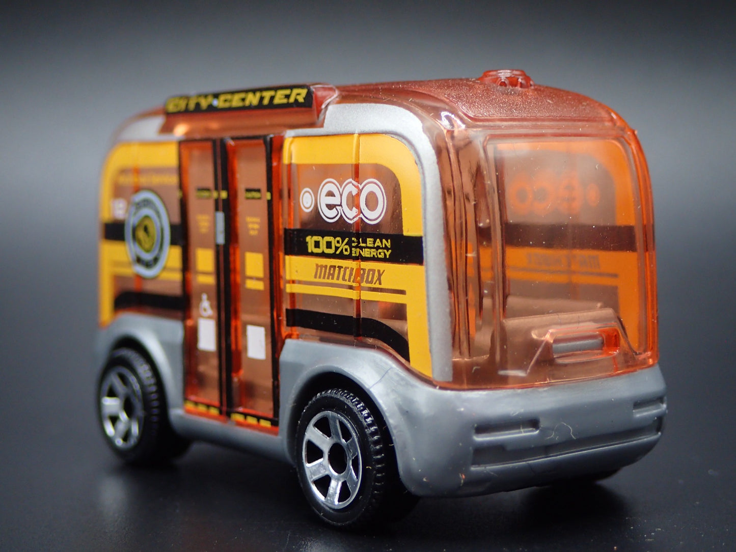 SELF DRIVING BUS CITY CENTER 1:64 MB SCALE COLLECTIBLE DIORAMA DIECAST MODEL CAR