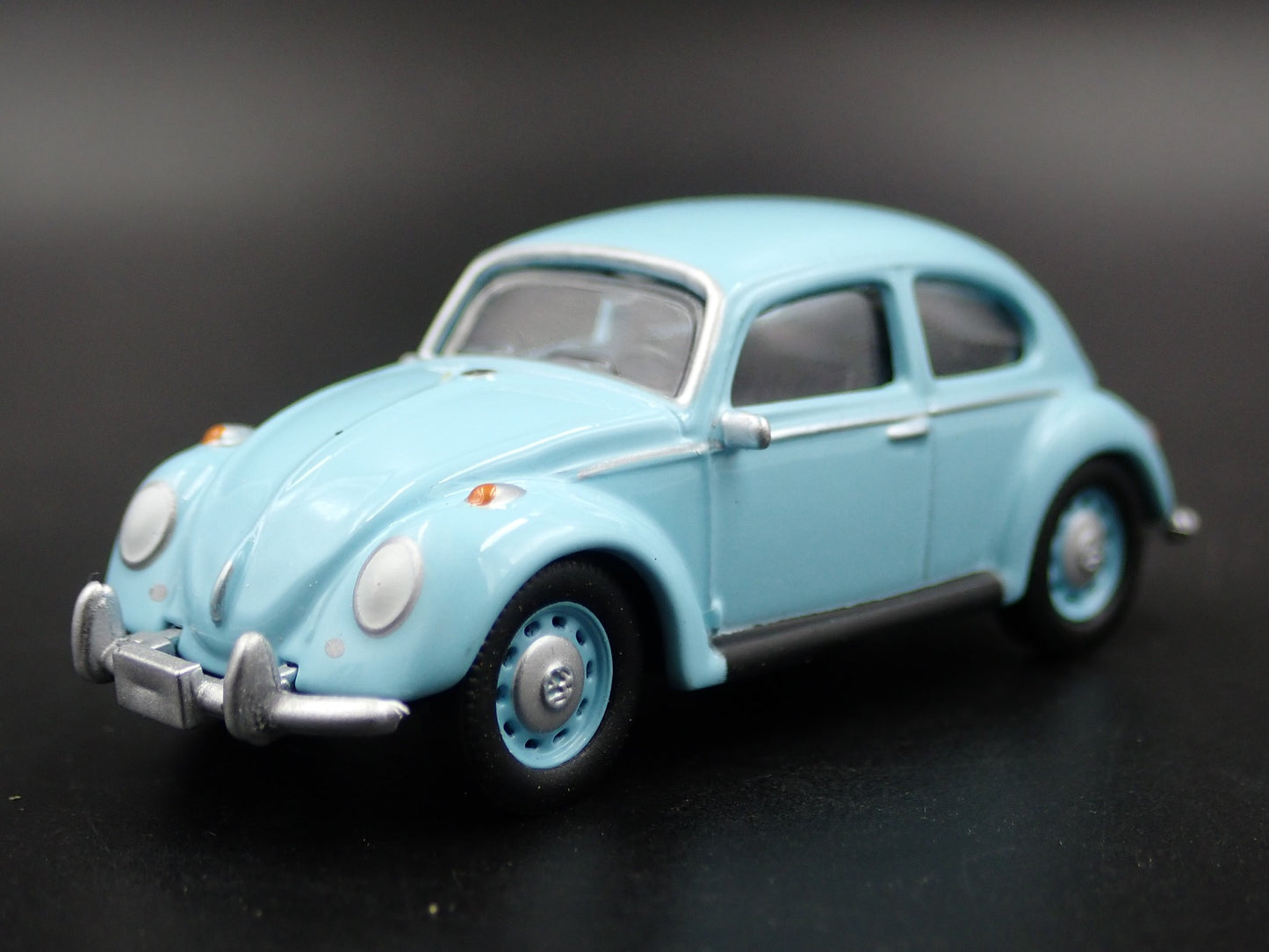 1960-1967 VW VOLKSWAGEN BEETLE BUG BLUE 1:64 SCALE DIORAMA DIECAST MODEL CAR