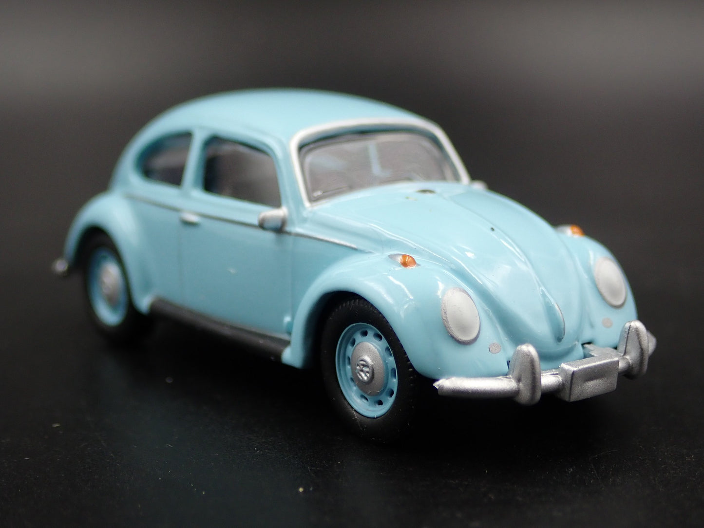 1960-1967 VW VOLKSWAGEN BEETLE BUG BLUE 1:64 SCALE DIORAMA DIECAST MODEL CAR