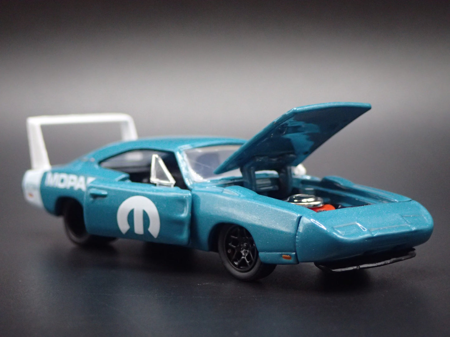 1969 69 DODGE CHARGER DAYTONA HEMI BLUE 1:64 SCALE DIORAMA DIECAST MODEL CAR