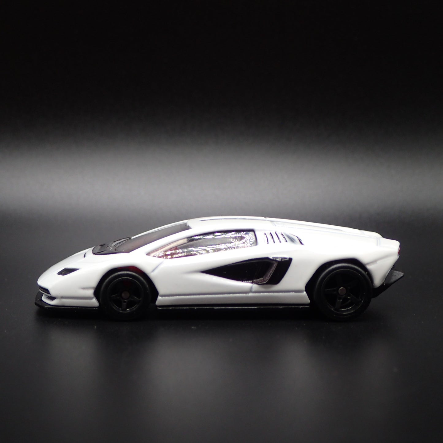 2021 21 LAMBORGHINI COUNTACH LPI 800-4 1:64 SCALE COLLECTIBLE DIECAST MODEL CAR