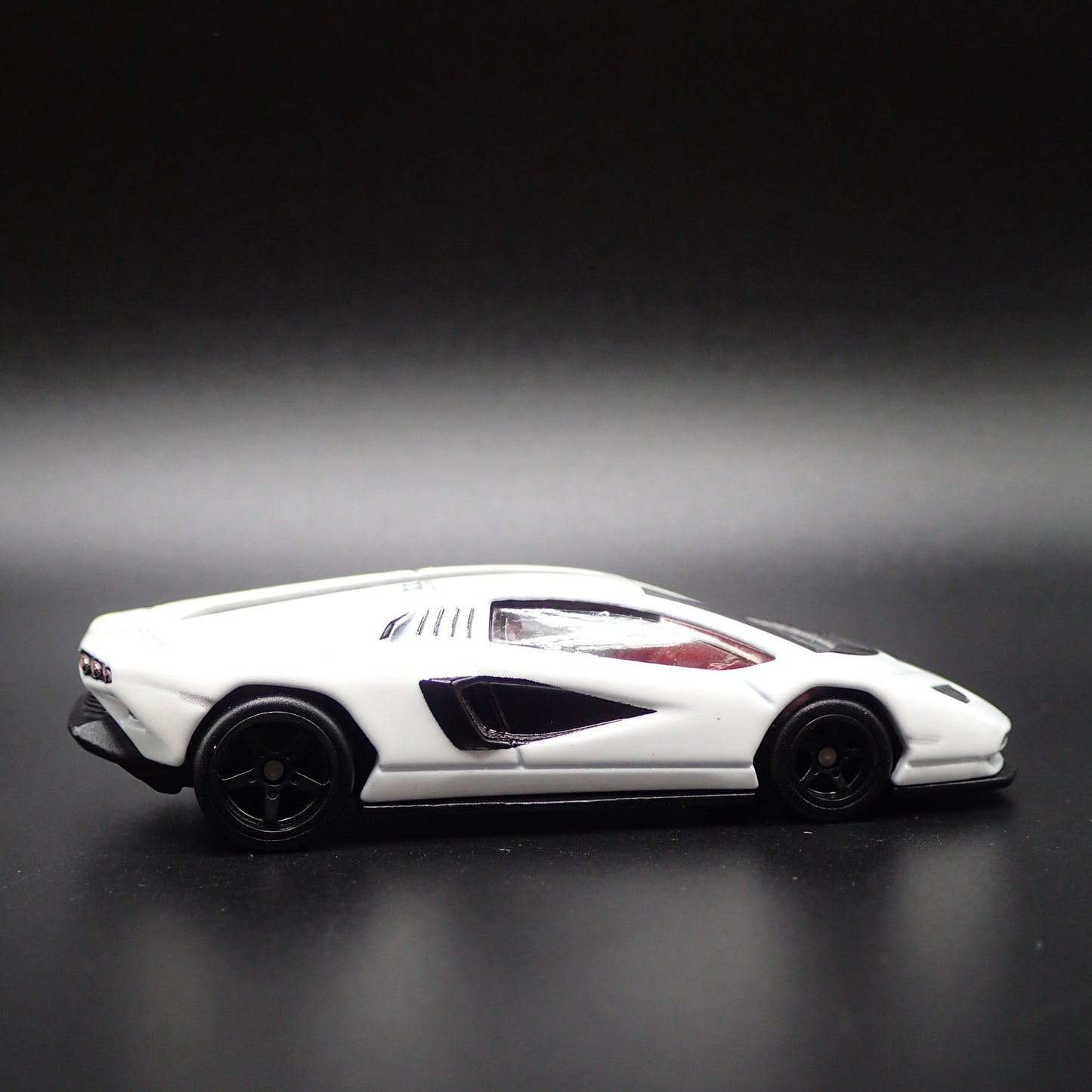 2021 21 LAMBORGHINI COUNTACH LPI 800-4 1:64 SCALE COLLECTIBLE DIECAST MODEL CAR