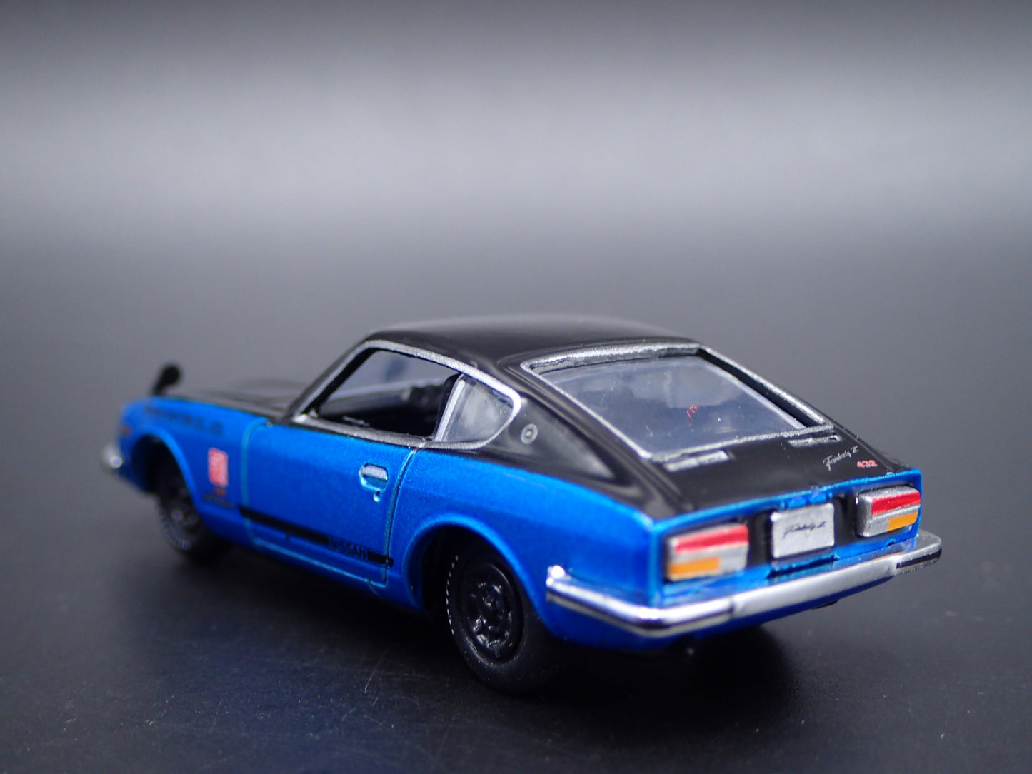 1970-1973 NISSAN FAIRLADY Z 240Z Z432 JDM1:64 SCALE DIORAMA DIECAST MODEL CAR