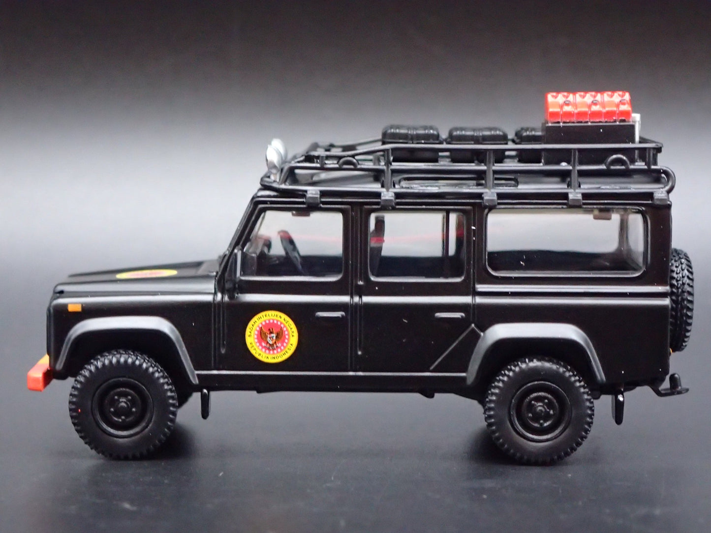 LAND ROVER DEFENDER 110 BADAN NEGARA INDONESIA  1/64 SCALE DIECAST MODEL CAR