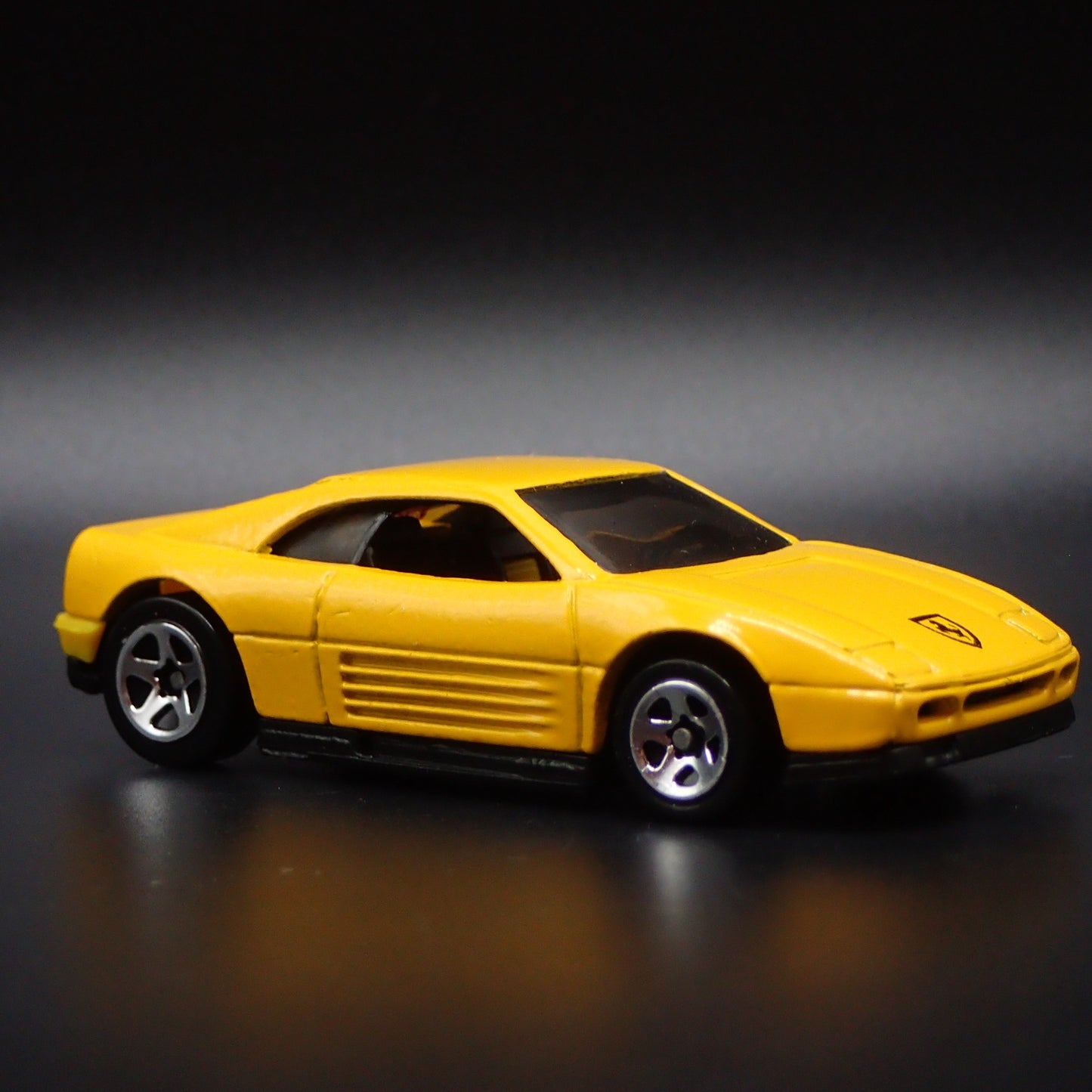 1989-1995 FERRARI 348 SUPER CAR 1:64 SCALE COLLECTIBLE DIORAMA DIECAST MODEL CAR