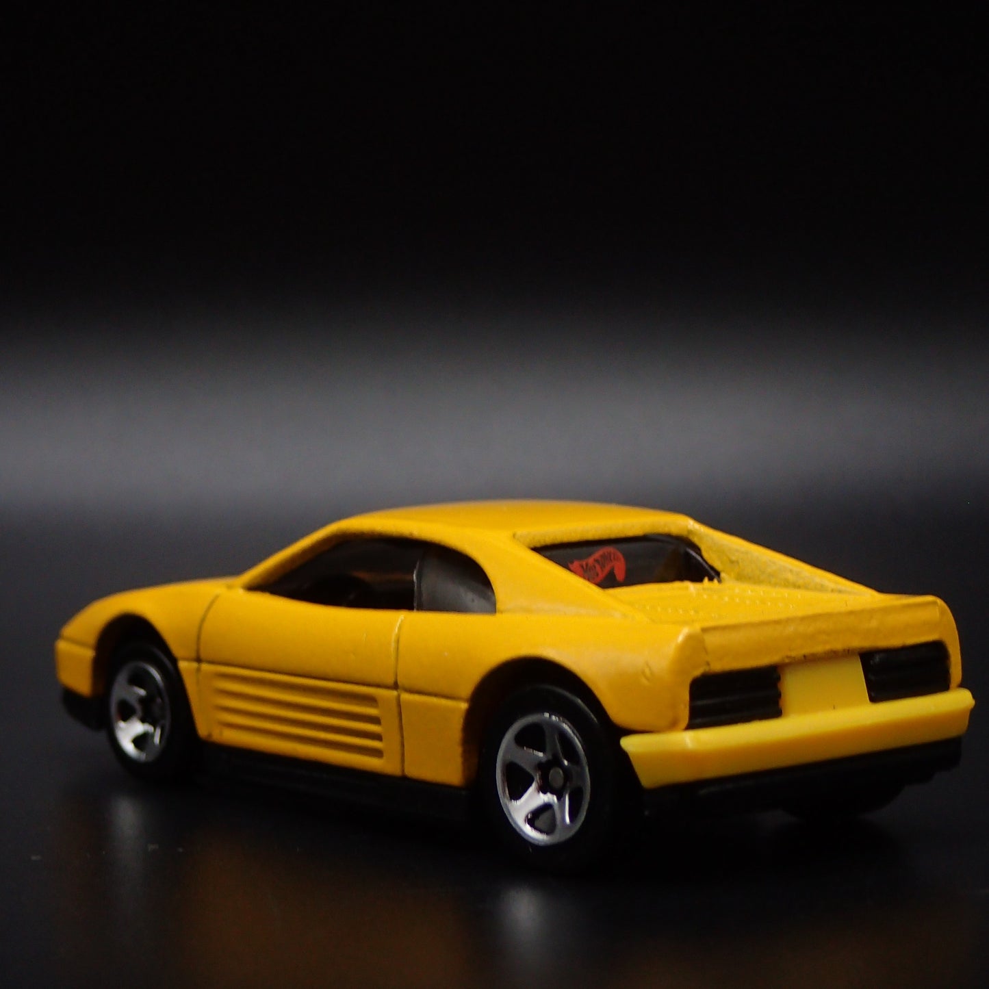 1989-1995 FERRARI 348 SUPER CAR 1:64 SCALE COLLECTIBLE DIORAMA DIECAST MODEL CAR
