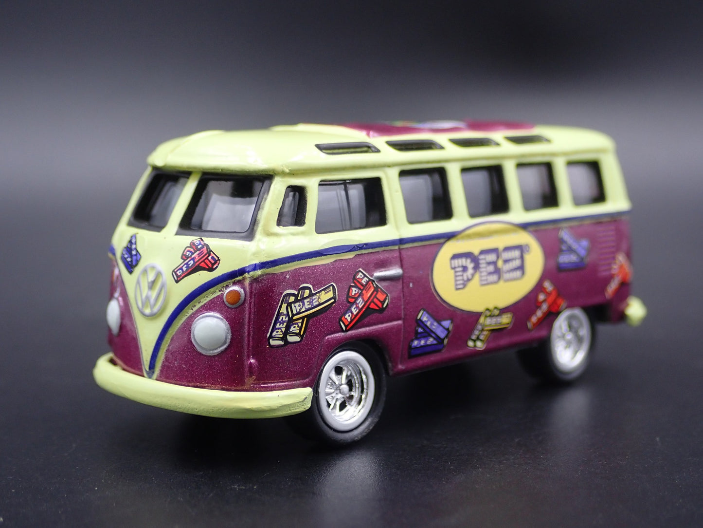 1950-1967 VW VOLKSWAGEN TYPE 2 T1 23 WINDOW BUS PEZ 1:64 SCALE DIECAST MODEL CAR