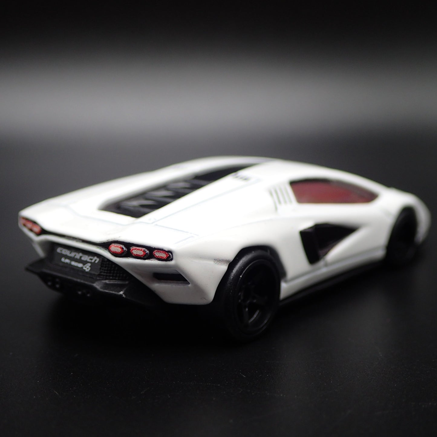 2021 21 LAMBORGHINI COUNTACH LPI 800-4 1:64 SCALE COLLECTIBLE DIECAST MODEL CAR